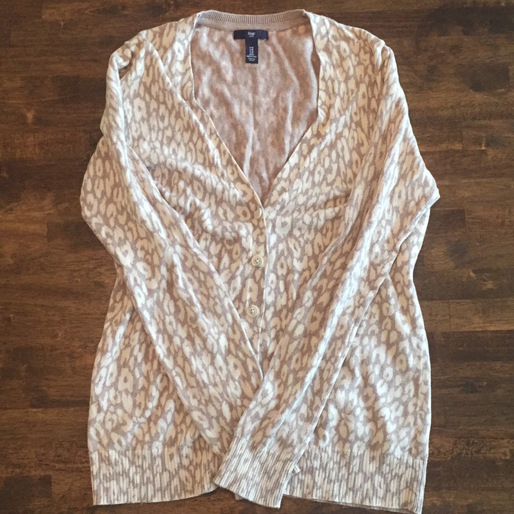 Gap Tan and Cream leopard pattern cardigan